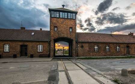 Cracovie : Visite guidée d'Auschwitz-Birkenau avec prise en charge et déjeuner