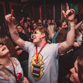 Cracovie : Tournée des bars avec 1 heure de boissons alcoolisées illimitées