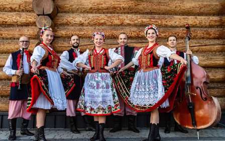 De Cracovie : Spectacle folklorique polonais avec dîner à volonté