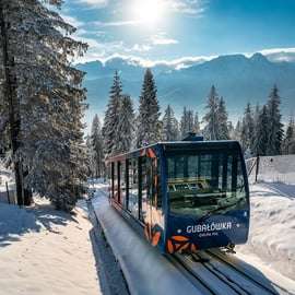 Cracovie : Zakopane, motoneiges, téléphérique et sources chaudes