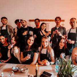 Cracovie : atelier création de bougie avec vin et musique