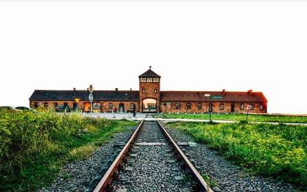 Au départ de Cracovie : Visite d'Auschwitz-Birkenau et de l'usine de Schindler