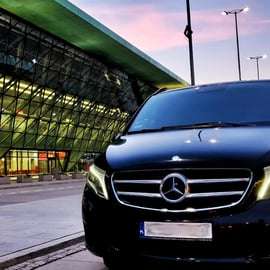 Cracovie : Transfert privé de/vers l'aéroport de Cracovie (KRK)