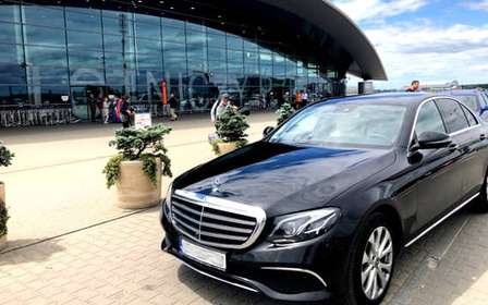 Cracovie : Transfert privé de/vers l'aéroport de Cracovie (KRK)