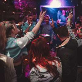 Cracovie : Tournée des bars avec 1 heure de boissons alcoolisées illimitées