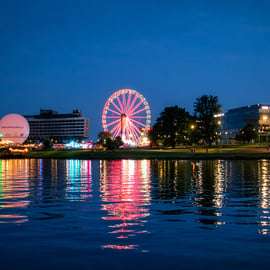 Cracovie : coucher de soleil et croisière de nuit sur un bateau traditionnel en bois