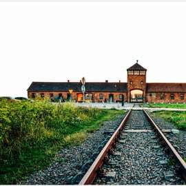 Au départ de Cracovie : Visite d'Auschwitz-Birkenau et de l'usine de Schindler