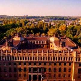 Cracovie : visite communiste de la ville, Nowa Huta E, voiturette de golf