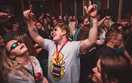 Cracovie : Tournée des bars avec 1 heure de boissons alcoolisées illimitées