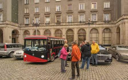 Cracovie : visite communiste de la ville, Nowa Huta E, voiturette de golf