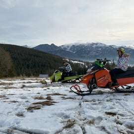 Depuis Cracovie : Excursion en motoneige et dans les thermes de Zakopane