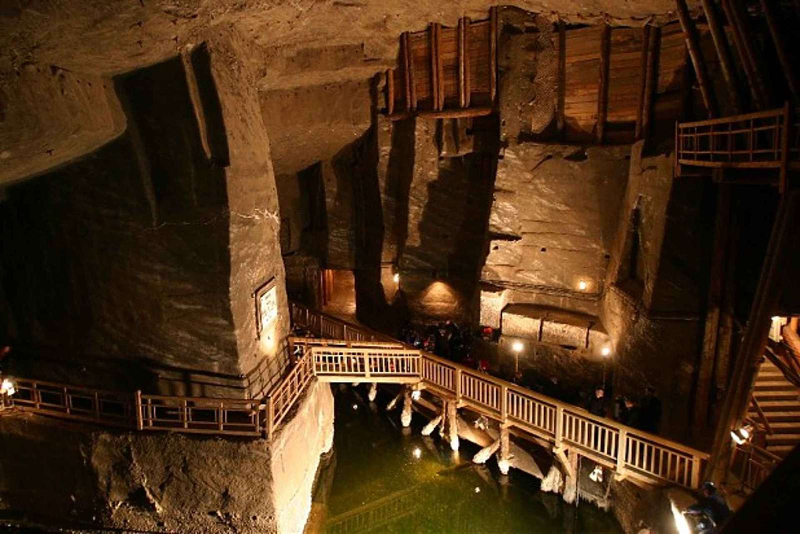 Depuis Cracovie : visite guidée de la mine de sel de Wieliczka avec transfert