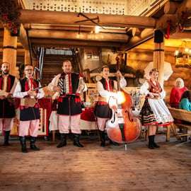 De Cracovie : Spectacle folklorique polonais avec dîner à volonté