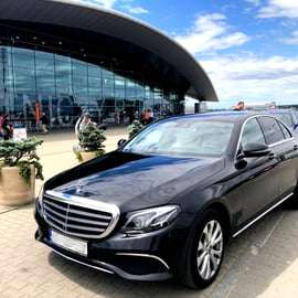 Cracovie : Transfert privé de/vers l'aéroport de Cracovie (KRK)