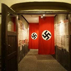 Au départ de Cracovie : Visite d'Auschwitz-Birkenau et de l'usine de Schindler