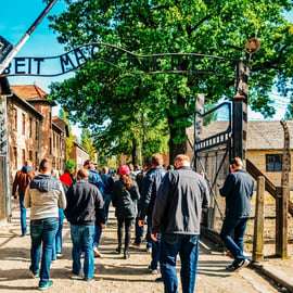 Au départ de Cracovie : Visite d'Auschwitz-Birkenau et de l'usine de Schindler